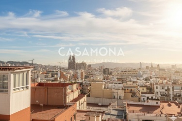 One-bedroom penthouse in Poble Sec with panoramic views of Barcelona and a private terrace with lift