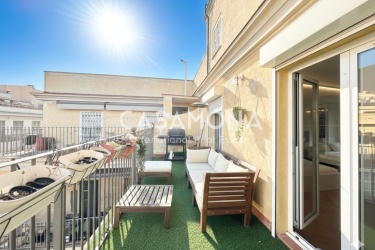 Spacious Renovated 4-Bedroom Apartment in the Gothic Quarter