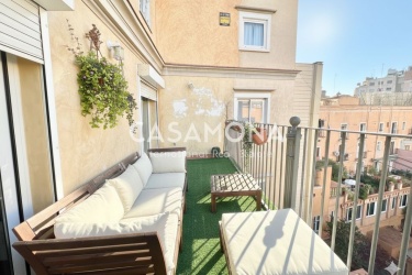 Spacious Renovated 4-Bedroom Apartment in the Gothic Quarter