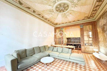 Historical 3-Bedroom Palace Apartment in El Born