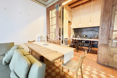 Historical 3-Bedroom Palace Apartment in El Born