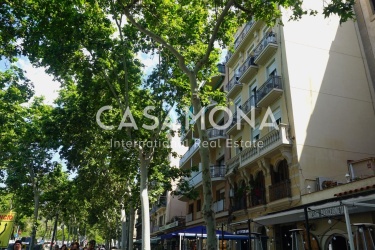 Renovation project in Barceloneta - Bright and Well-Located 4-Bedroom Apartment with Elevator 