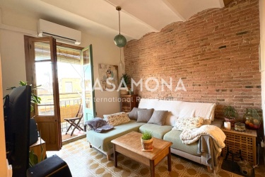 (SOLD) Authentic Catalan- Style 2 Bedroom Apartment with Private Balcony in Sants