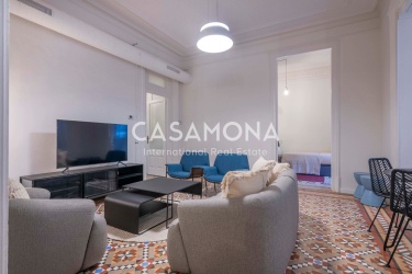 Spacious Designer Home Steps from Plaça Universitat
