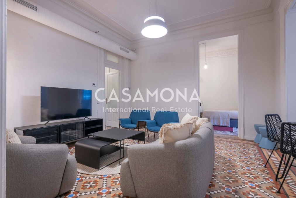 Amplia Vivienda de Diseño a Pasos de Plaça Universitat