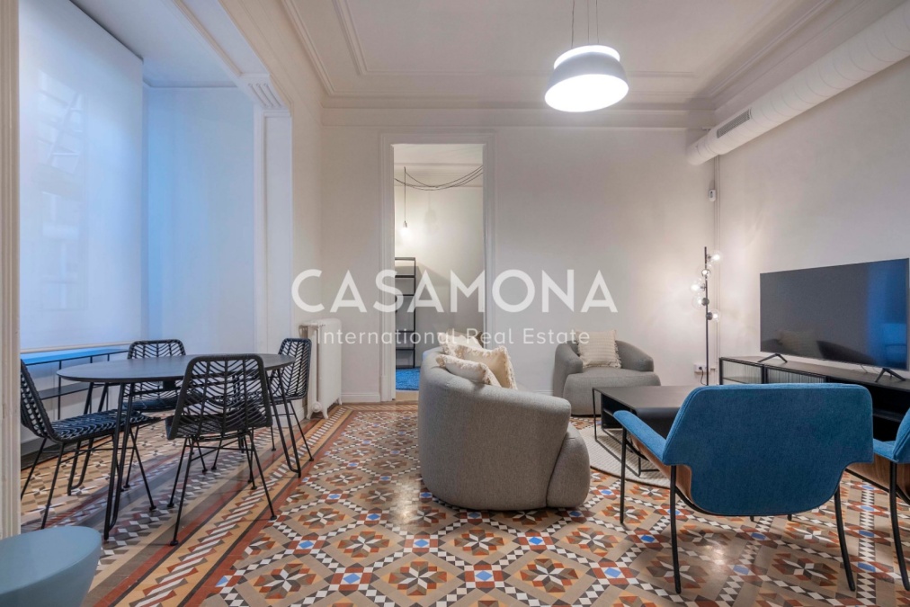 Amplia Vivienda de Diseño a Pasos de Plaça Universitat