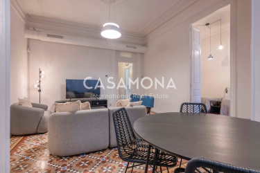 Spacious Designer Home Steps from Plaça Universitat