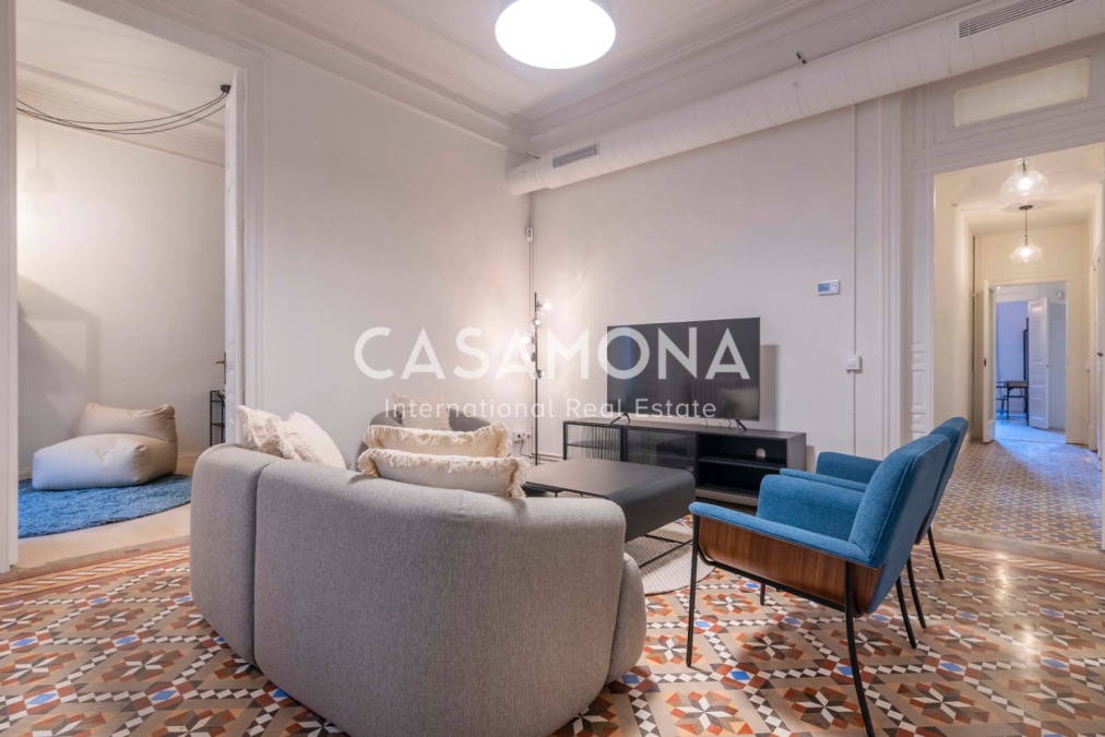 Amplia Vivienda de Diseño a Pasos de Plaça Universitat