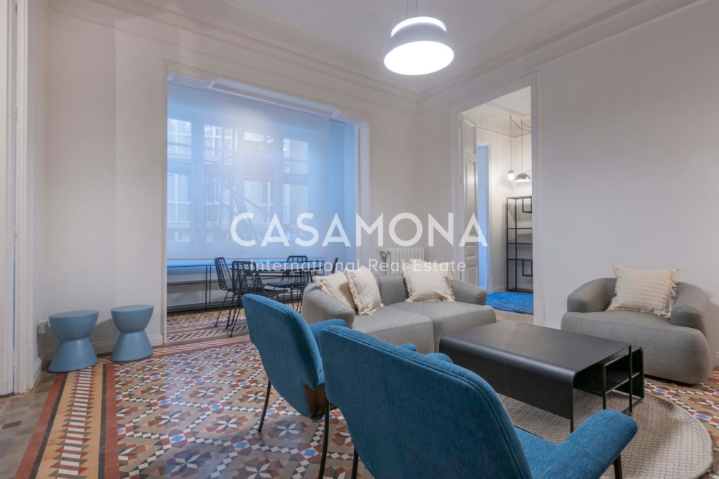 Amplia Vivienda de Diseño a Pasos de Plaça Universitat