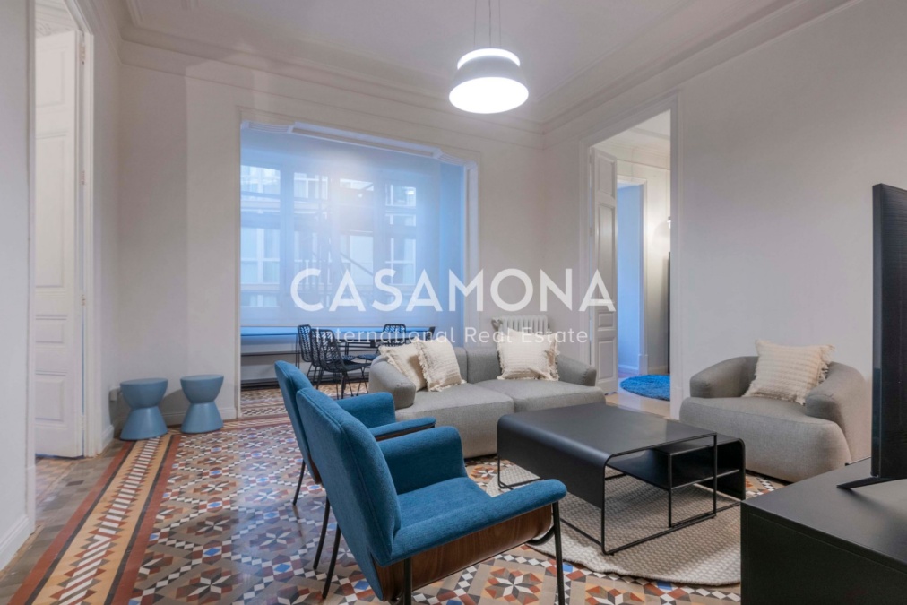 Großzügiges Designer-Zuhause nur wenige Schritte von der Plaça Universitat
