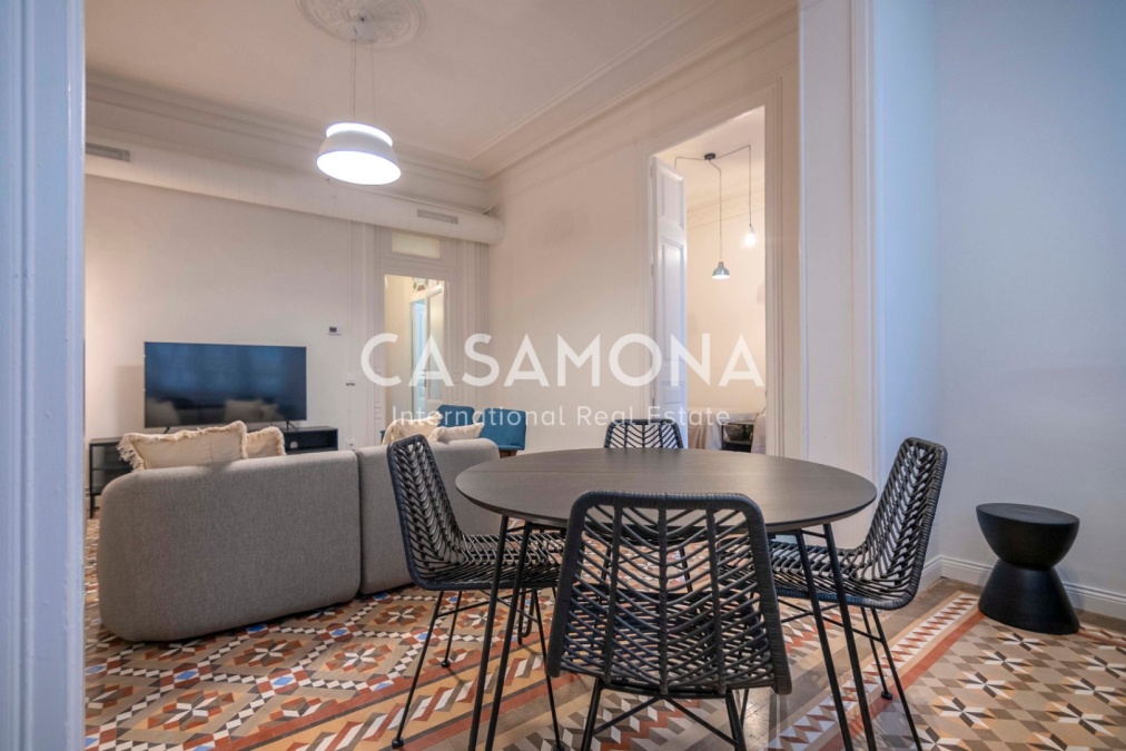 Amplia Vivienda de Diseño a Pasos de Plaça Universitat