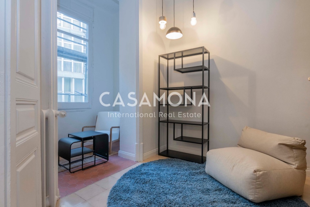 Großzügiges Designer-Zuhause nur wenige Schritte von der Plaça Universitat