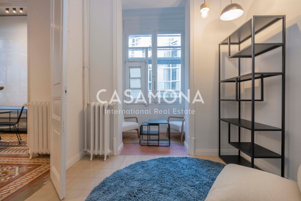 Großzügiges Designer-Zuhause nur wenige Schritte von der Plaça Universitat