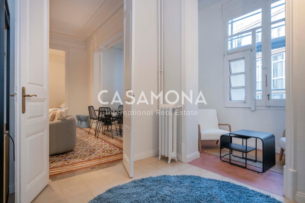 Großzügiges Designer-Zuhause nur wenige Schritte von der Plaça Universitat
