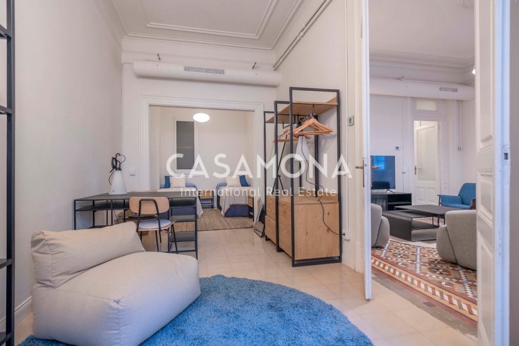 Großzügiges Designer-Zuhause nur wenige Schritte von der Plaça Universitat