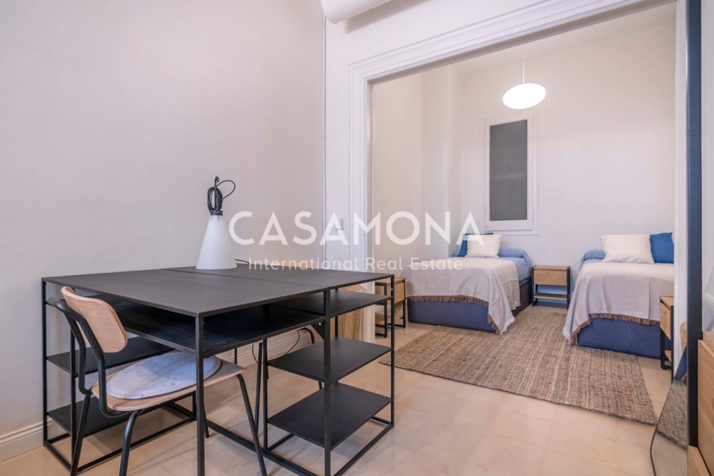 Großzügiges Designer-Zuhause nur wenige Schritte von der Plaça Universitat