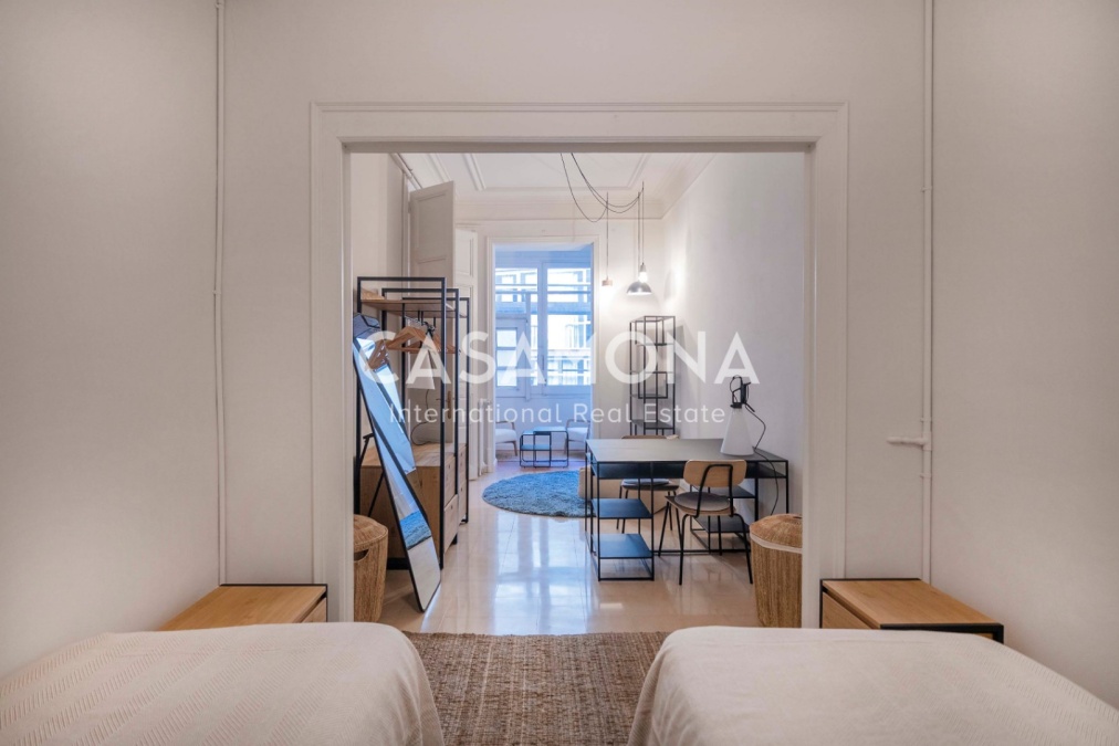 Amplia Vivienda de Diseño a Pasos de Plaça Universitat
