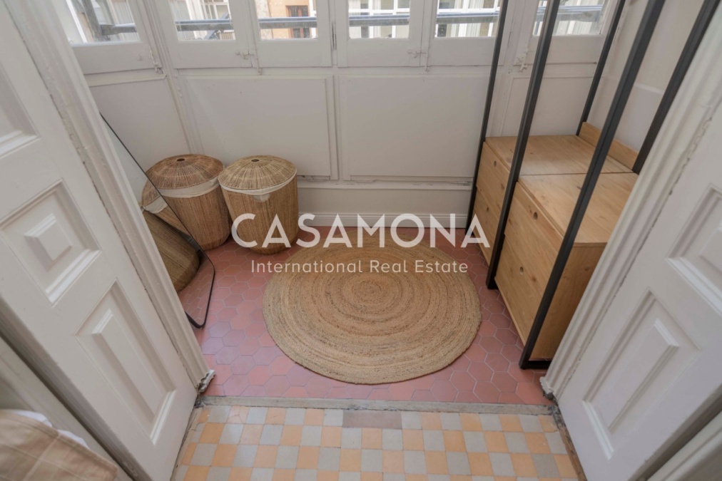 Amplia Vivienda de Diseño a Pasos de Plaça Universitat