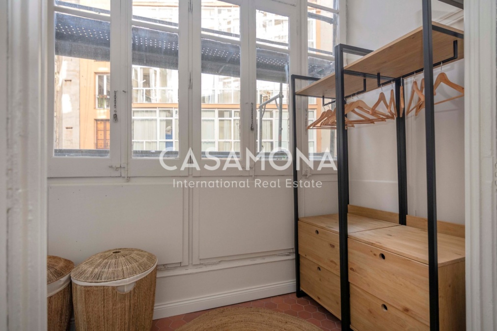 Amplia Vivienda de Diseño a Pasos de Plaça Universitat