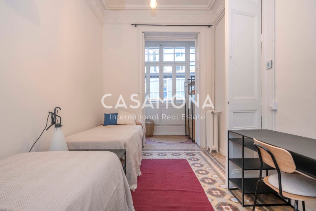 Amplia Vivienda de Diseño a Pasos de Plaça Universitat