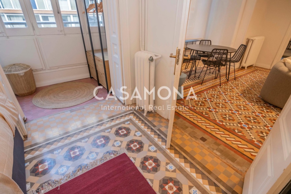 Großzügiges Designer-Zuhause nur wenige Schritte von der Plaça Universitat