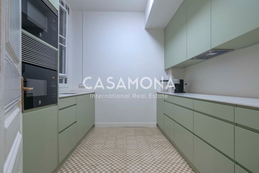 Amplia Vivienda de Diseño a Pasos de Plaça Universitat