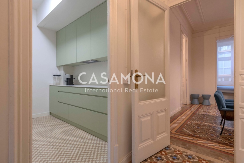Amplia Vivienda de Diseño a Pasos de Plaça Universitat