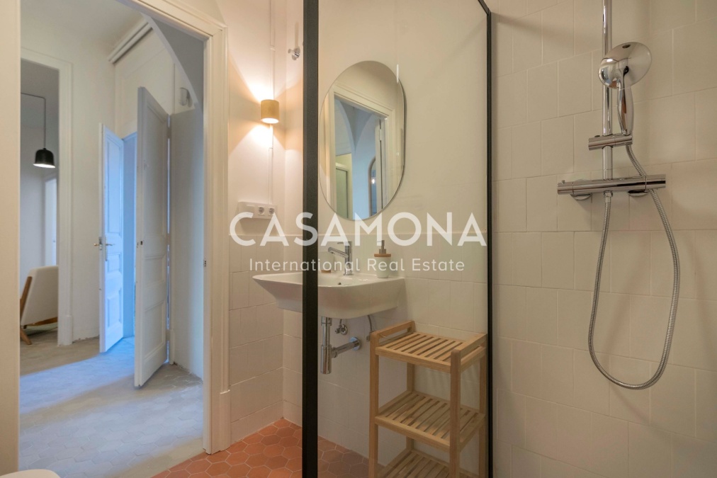 Amplia Vivienda de Diseño a Pasos de Plaça Universitat