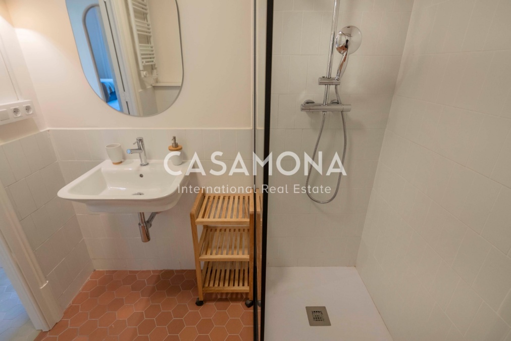 Amplia Vivienda de Diseño a Pasos de Plaça Universitat