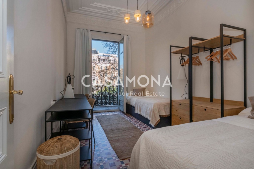 Amplia Vivienda de Diseño a Pasos de Plaça Universitat