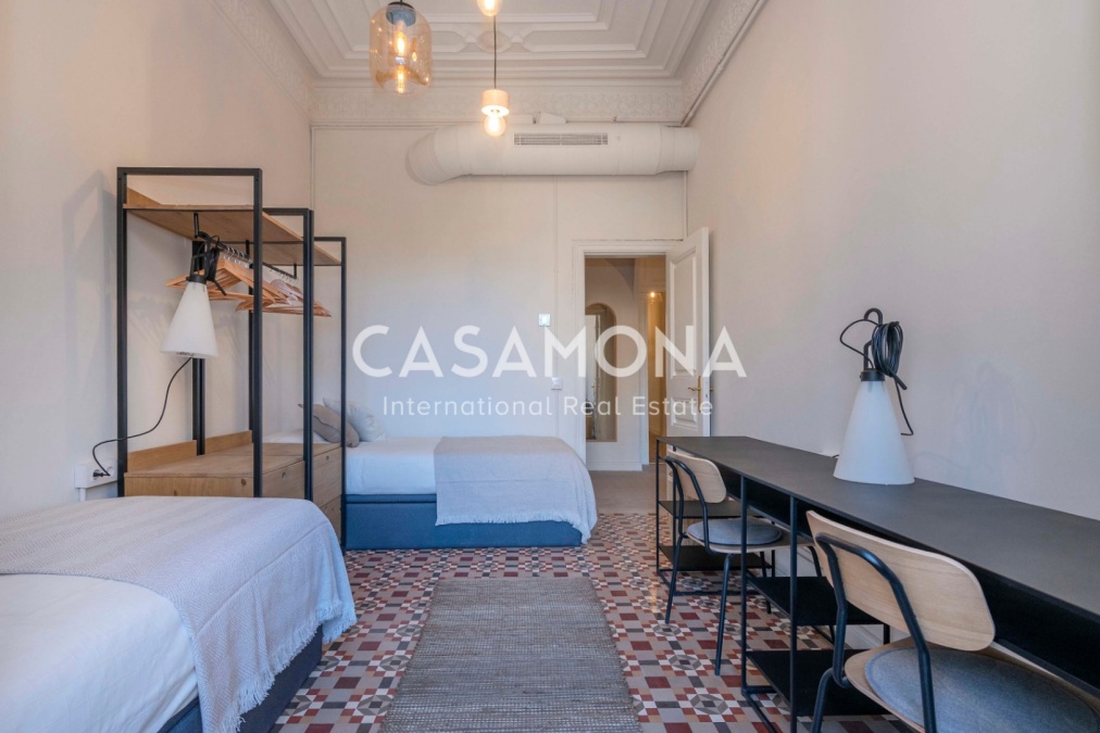 Amplia Vivienda de Diseño a Pasos de Plaça Universitat