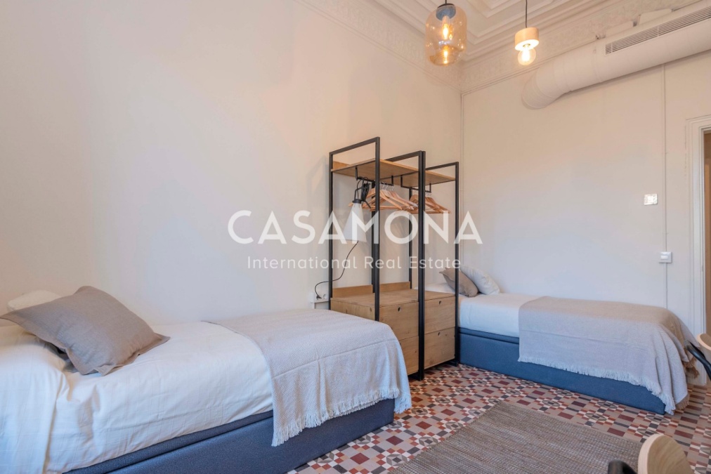 Amplia Vivienda de Diseño a Pasos de Plaça Universitat