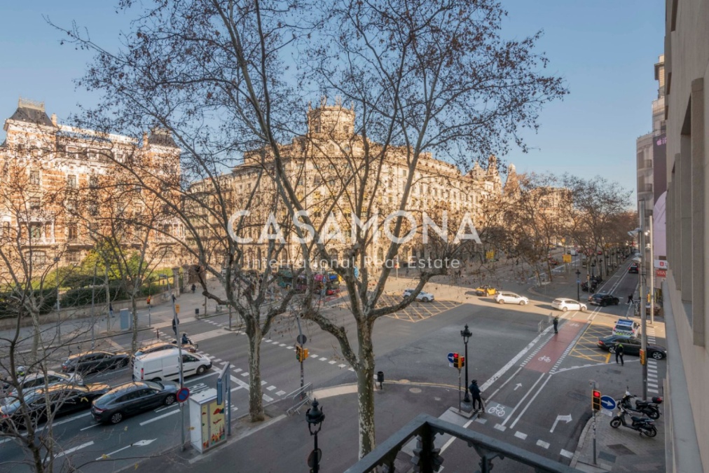 Amplia Vivienda de Diseño a Pasos de Plaça Universitat