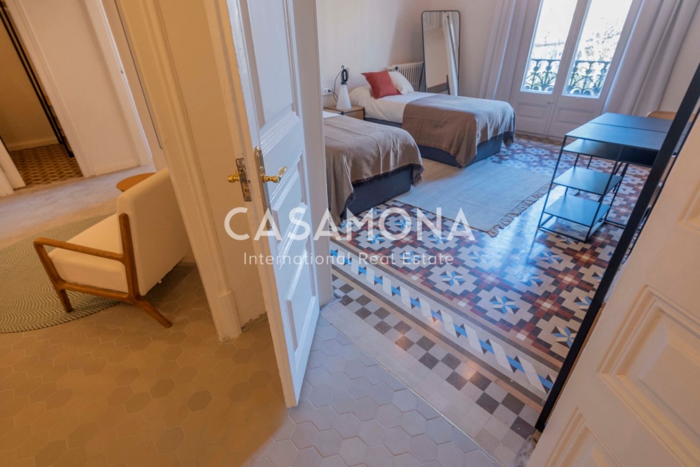 Amplia Vivienda de Diseño a Pasos de Plaça Universitat