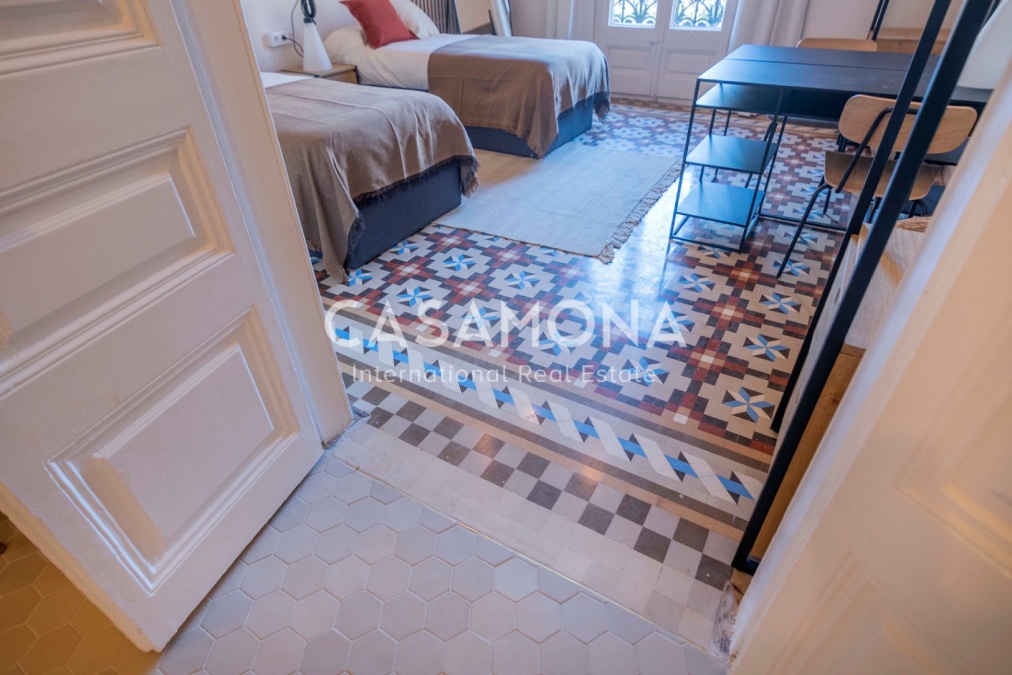 Amplia Vivienda de Diseño a Pasos de Plaça Universitat