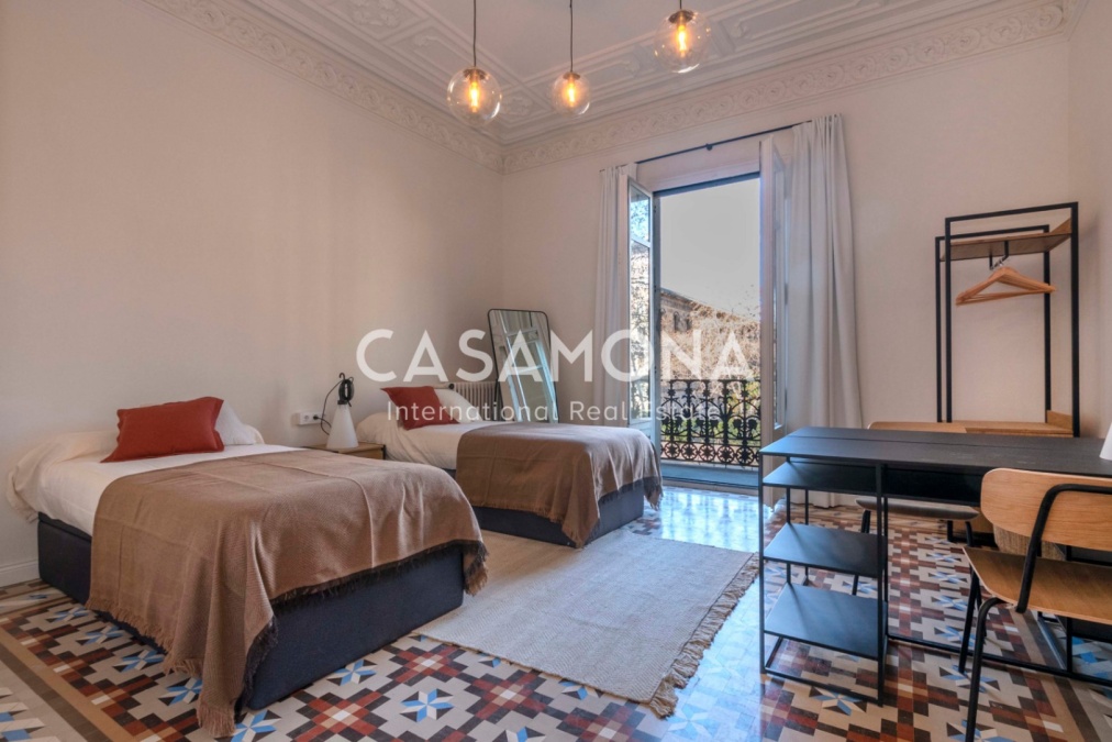 Amplia Vivienda de Diseño a Pasos de Plaça Universitat