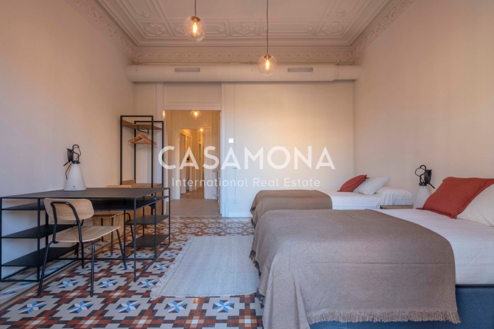 Amplia Vivienda de Diseño a Pasos de Plaça Universitat