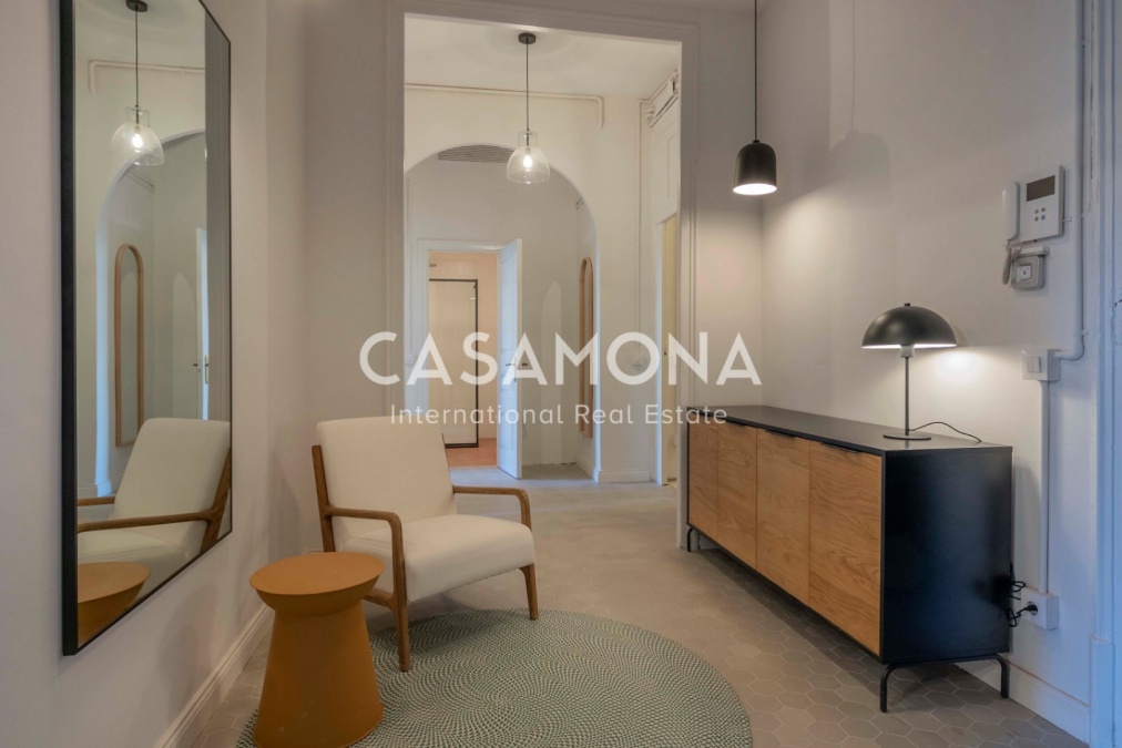 Amplia Vivienda de Diseño a Pasos de Plaça Universitat