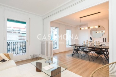 Luminoso y amplio apartamento de cinco dormitorios en el Eixample central