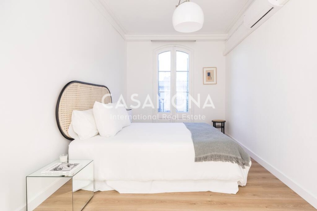 Bright and Expansive Five-Bedroom Apartment in Central Eixample Bright and Expansive Five-Bedroom Apartment in Central Eixample
