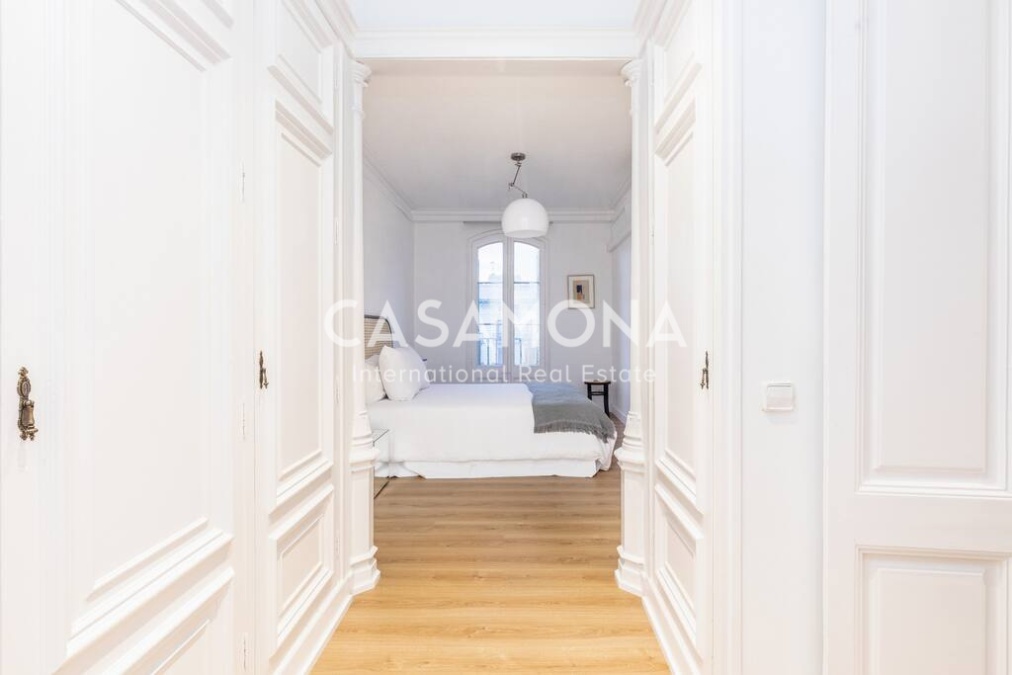 Bright and Expansive Five-Bedroom Apartment in Central Eixample Bright and Expansive Five-Bedroom Apartment in Central Eixample