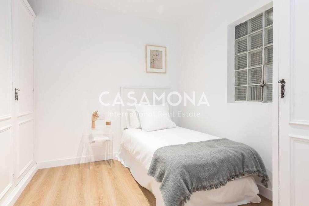 Bright and Expansive Five-Bedroom Apartment in Central Eixample Bright and Expansive Five-Bedroom Apartment in Central Eixample