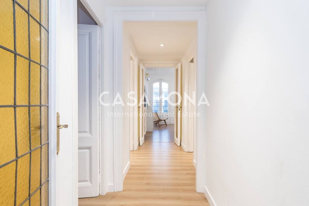 Bright and Expansive Five-Bedroom Apartment in Central Eixample Bright and Expansive Five-Bedroom Apartment in Central Eixample