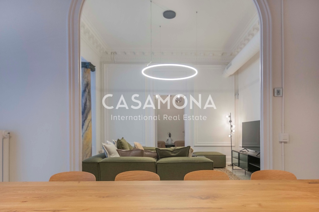 Apartamento exclusivo de 4 dormitorios con elementos históricos catalanes en el Eixample central Apartamento exclusivo de 4 dormitorios con elementos históricos catalanes en el Eixample central