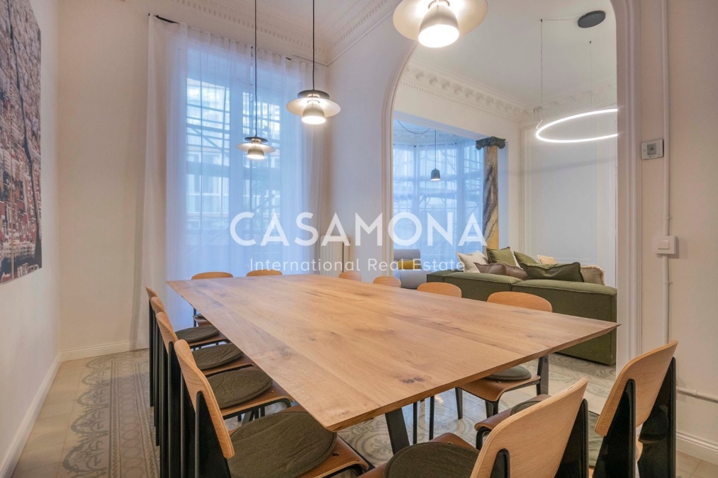 Apartamento exclusivo de 4 dormitorios con elementos históricos catalanes en el Eixample central Apartamento exclusivo de 4 dormitorios con elementos históricos catalanes en el Eixample central