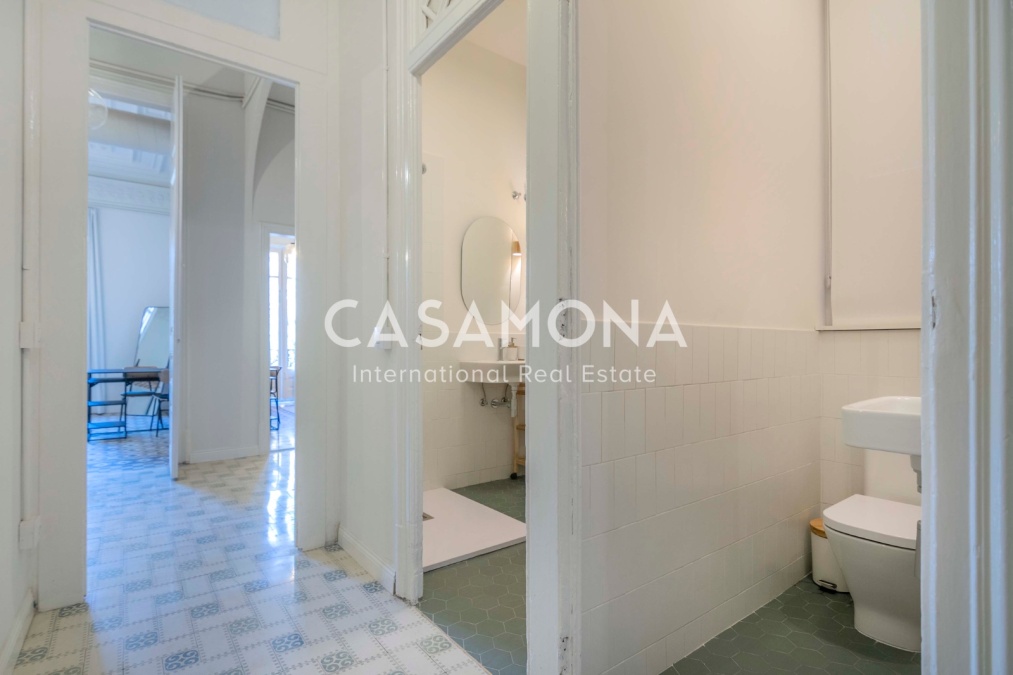 Apartamento exclusivo de 4 dormitorios con elementos históricos catalanes en el Eixample central Apartamento exclusivo de 4 dormitorios con elementos históricos catalanes en el Eixample central
