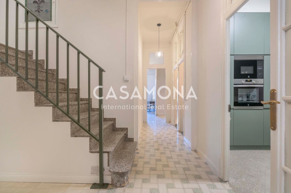 Exclusive 4-Bedroom Apartment with Historic Catalan Features in Central Eixample
