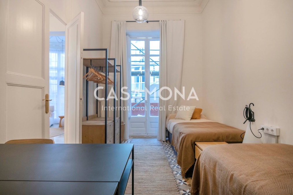 Apartamento exclusivo de 4 dormitorios con elementos históricos catalanes en el Eixample central Apartamento exclusivo de 4 dormitorios con elementos históricos catalanes en el Eixample central