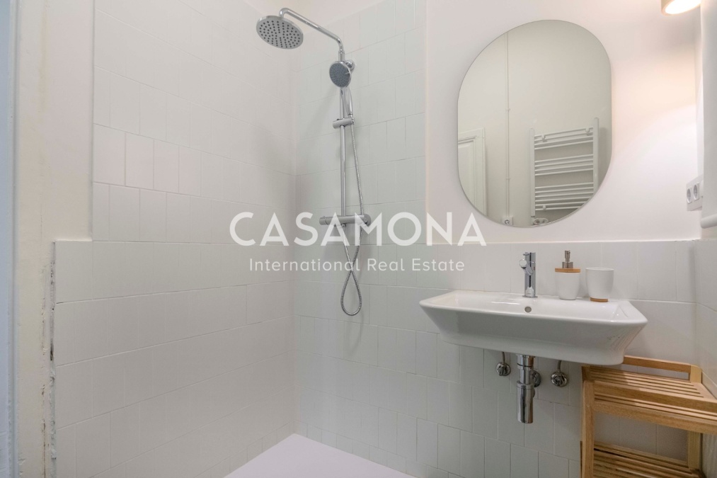 Apartamento exclusivo de 4 dormitorios con elementos históricos catalanes en el Eixample central Apartamento exclusivo de 4 dormitorios con elementos históricos catalanes en el Eixample central