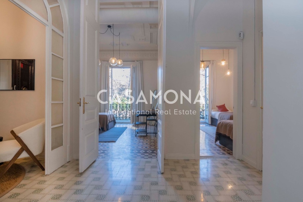Apartamento exclusivo de 4 dormitorios con elementos históricos catalanes en el Eixample central Apartamento exclusivo de 4 dormitorios con elementos históricos catalanes en el Eixample central